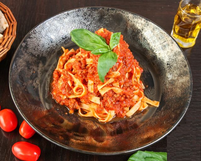 TAGLIATELLE BOLOGNESE