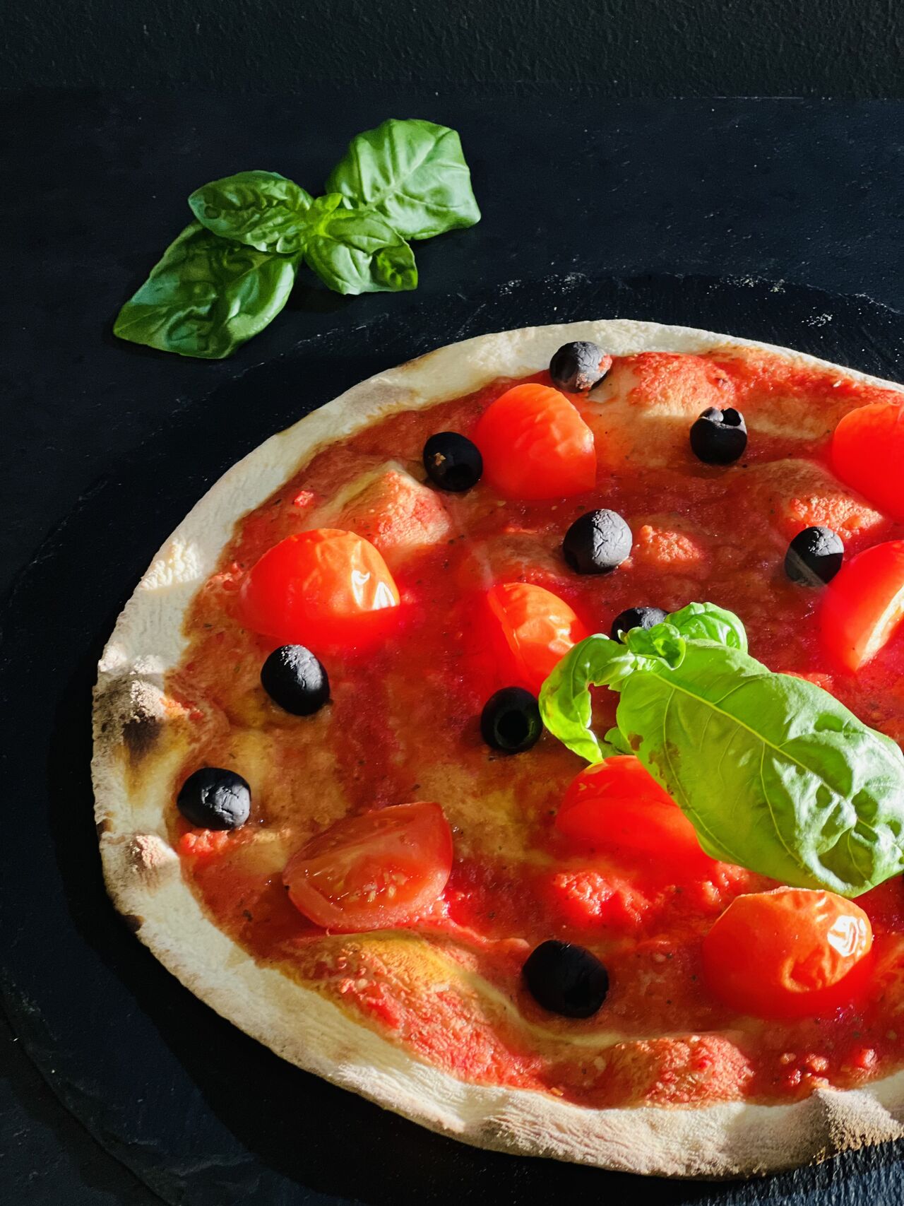 Kombiniere oder kreiere deine eigene Pizza
Ø 32cm
