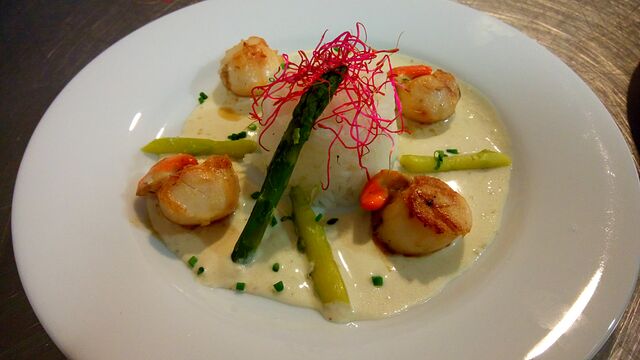 St Jacques et asperges vertes croquantes