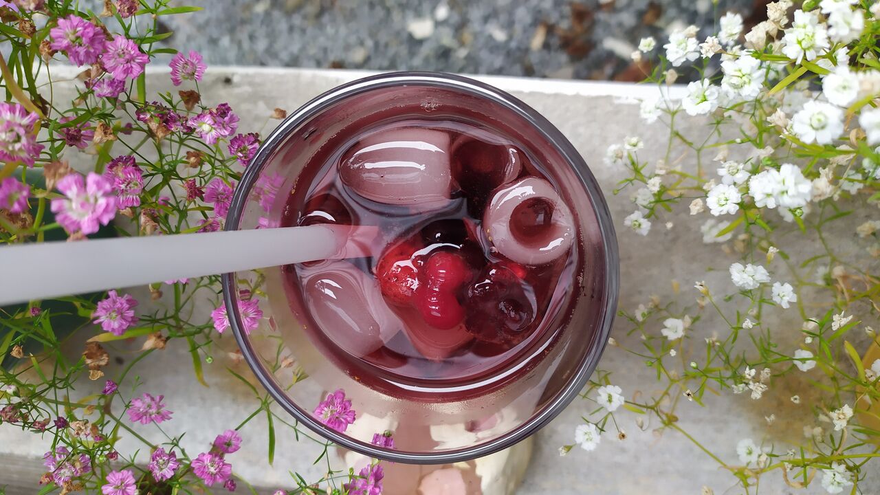 Ledový ovocný čaj