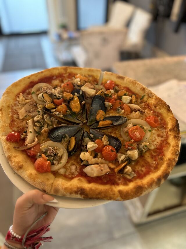 Pizza mit Meeresfrüchten 