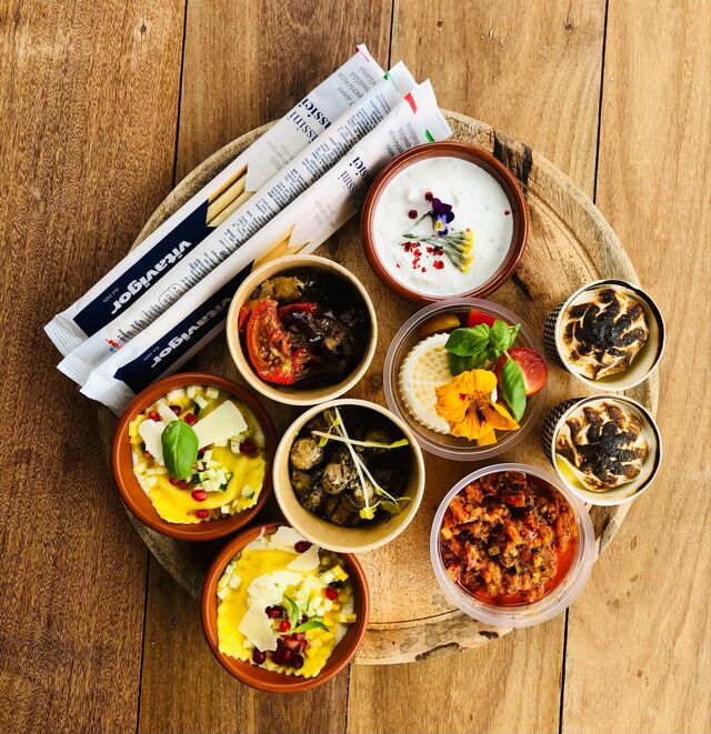 Nos planches apéritives qui changent selon nos humeurs ! Je dirai plutôt suivant les saisons ... Testez et vous approuverez !