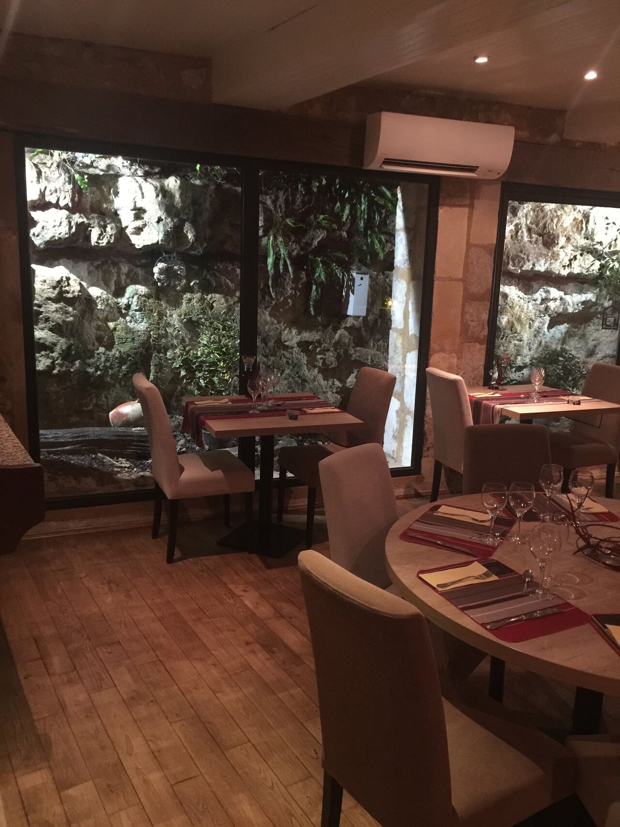 salle de restaurant n°2 l'assiette troglodyte