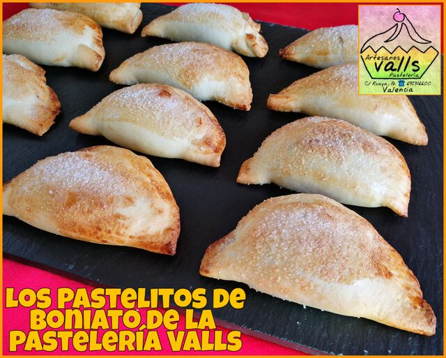 Pastelitos de Boniato.
Fina pasta de anís rellena de Dulce de Boniato.