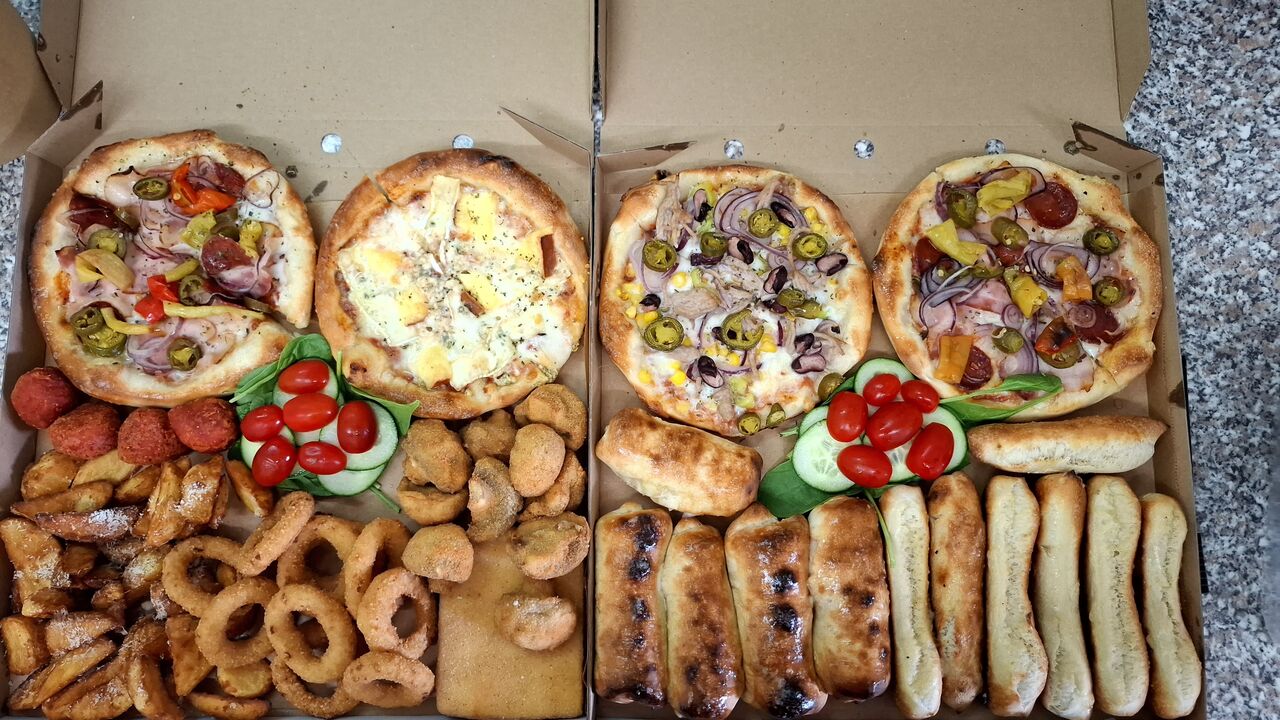 Pizza Box 3 ⬅️ a Pizza Box 1 ➡️