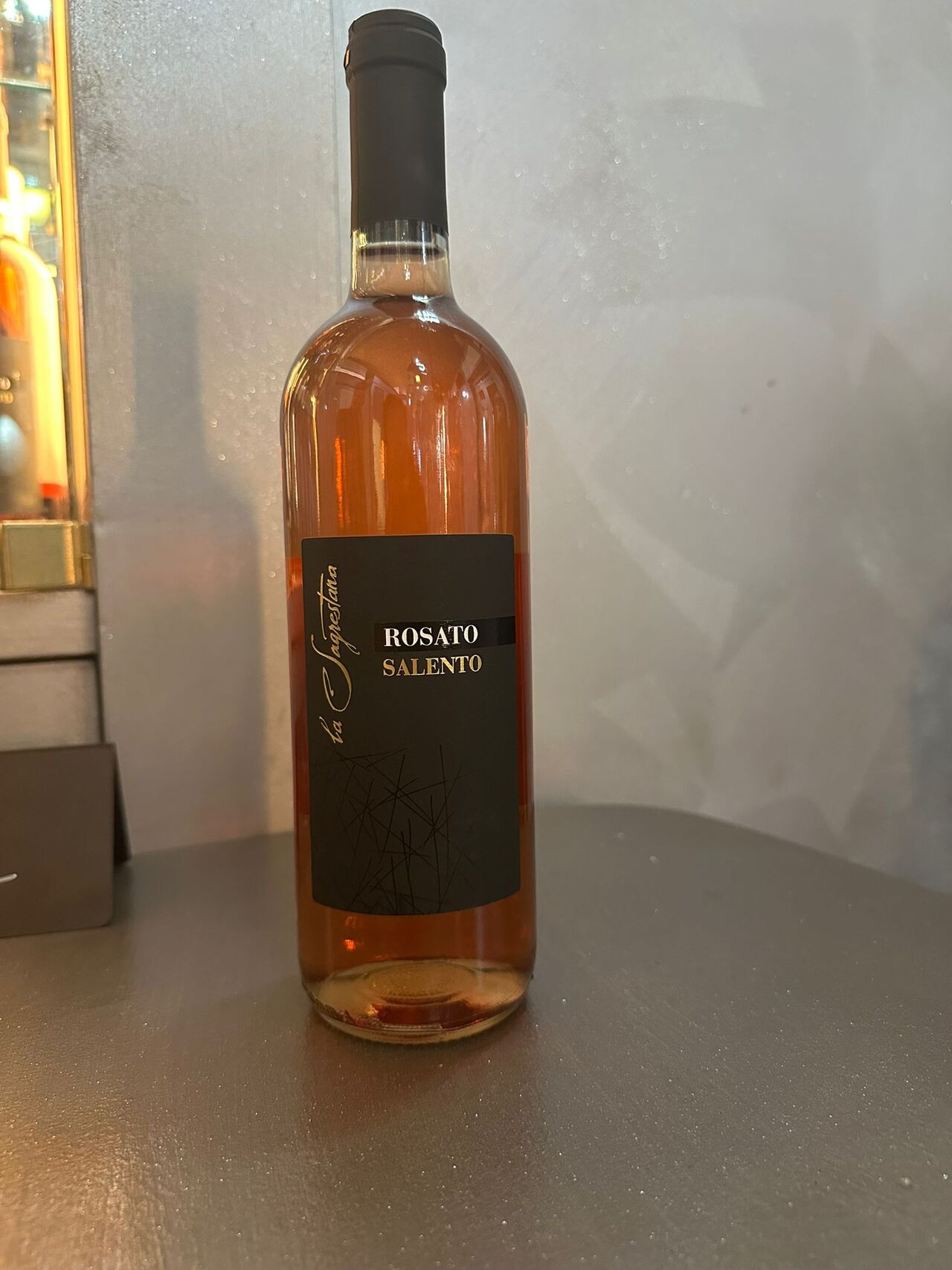 Rosato del Salento fermo 