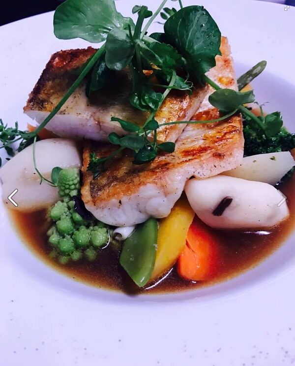 Pavé de sandre et son bouillon citronnelle combawa