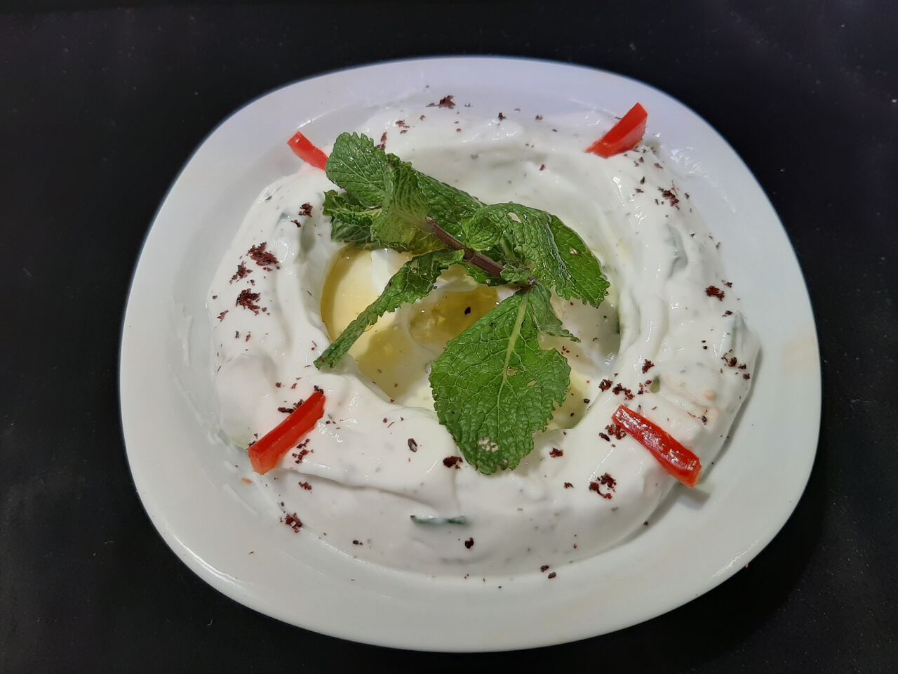 LABNA BI KHIYAR
yaourt frais à l'émincé de concombre