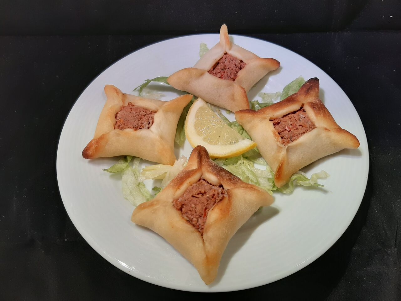 SAFIHA
petit pizza libanais à la viande, tomates, oignons...