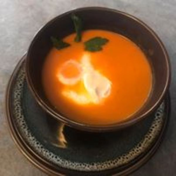 Sopa de Tomate com Ovo Escalfado