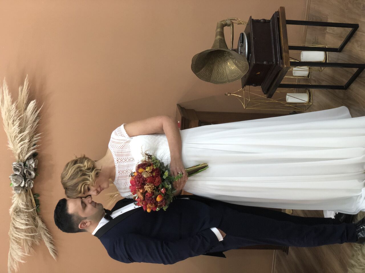 Düğün çekimlerini güvenle yapabilir sonrasında yemeğinizi ve nargilenizi içebilirsiniz 