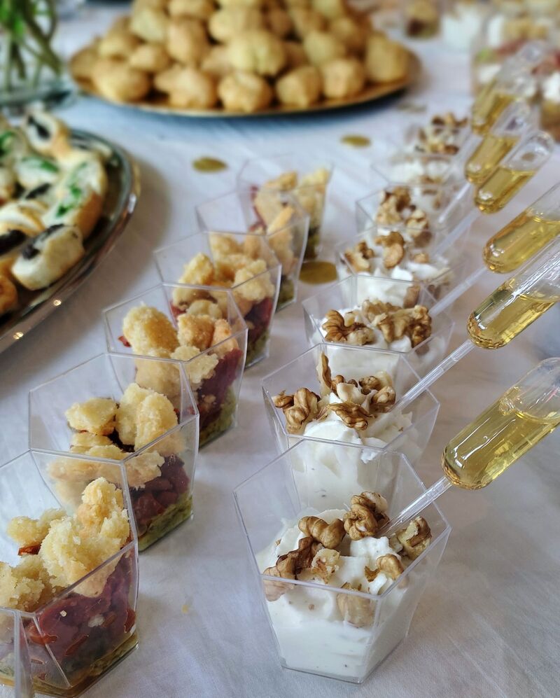 Verrine crème de chèvre aux noix et Tartare de tomate et crumble de parmesan 