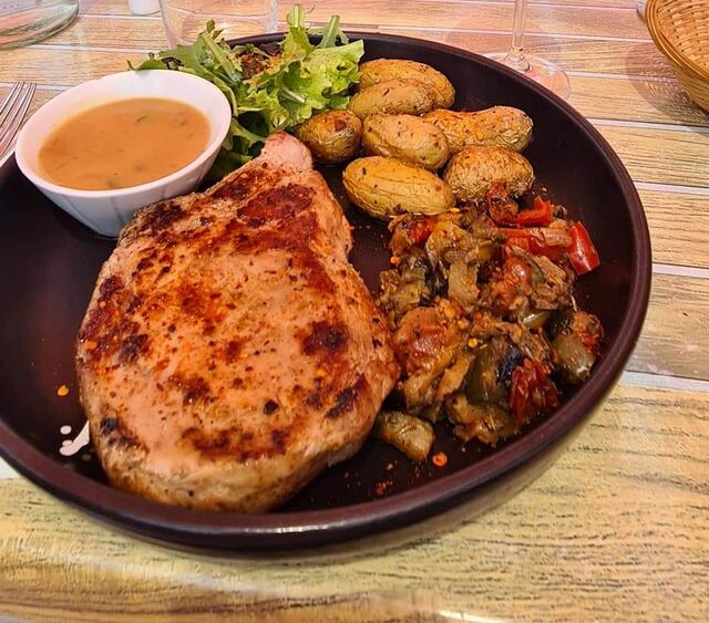 cote de cochon Tirabuixo sauce charcutiére