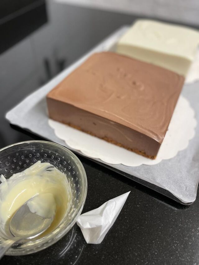 ENTREMETS CHOCOLAT NOIR PURES ORIGINES ET CHOCOLAT BLANC