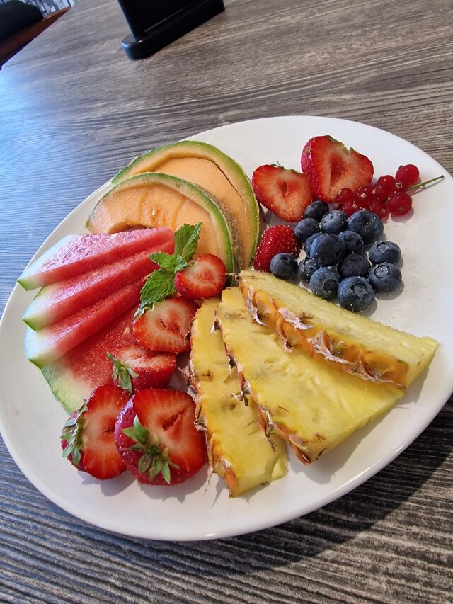 Assiette de fruits frais 