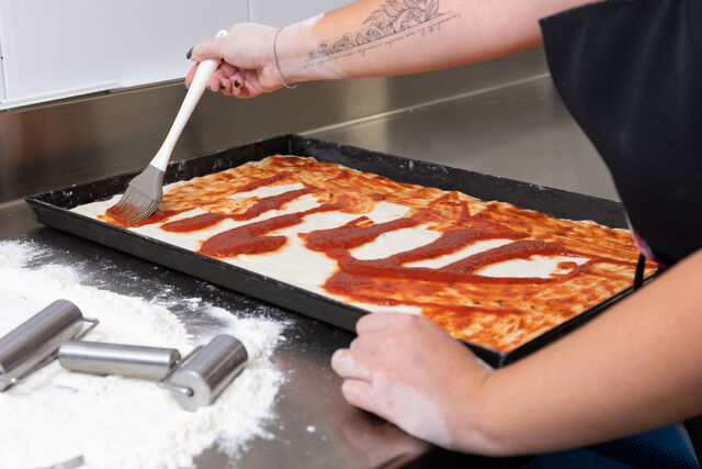 Esparciendo la salsa