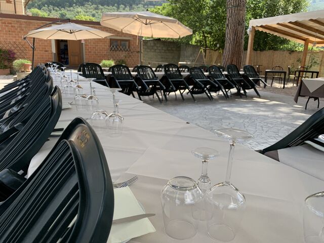 Potete organizzare da noi, pranzi, cene di compleanno, laurea, battesimo e matrimonio