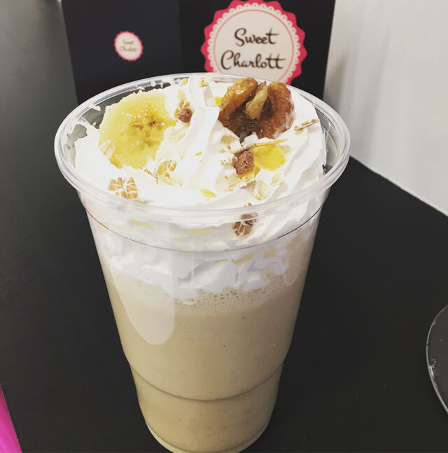 *BATIDO DE FRUTA NATURAL*
Con Leche de avena, Platano..
Extra de Nuez California y Miel pura de Villa BeeZiosa.