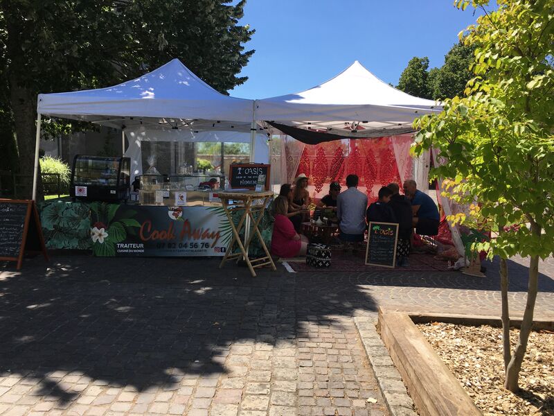 Marché de Saint-Denis-en-Val tous les dimanches matin accompagné de notre Salon de thé L’OASIS