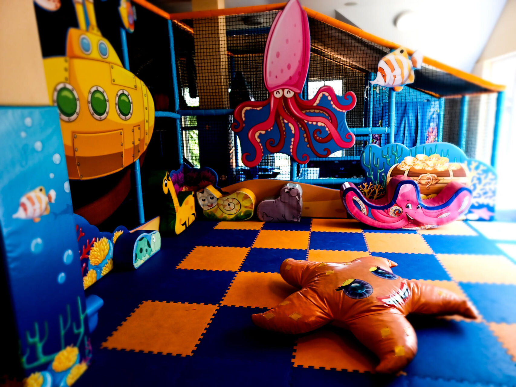 IGRAONICA JUNIOR RESTORAN GARFIELD