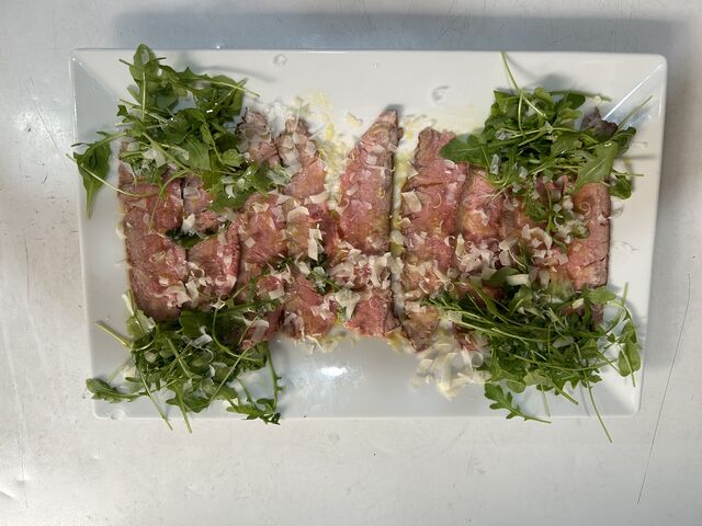 Rodar Beef con Lascas de Parmesano y Rucula