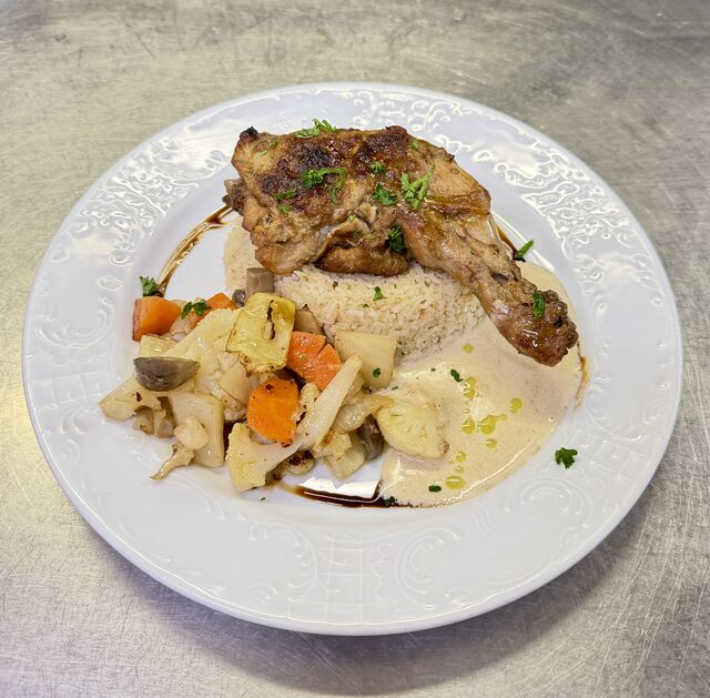 Suggestion du Chef { Poulet Biriany avec Riz pilaf et legumes de saison }