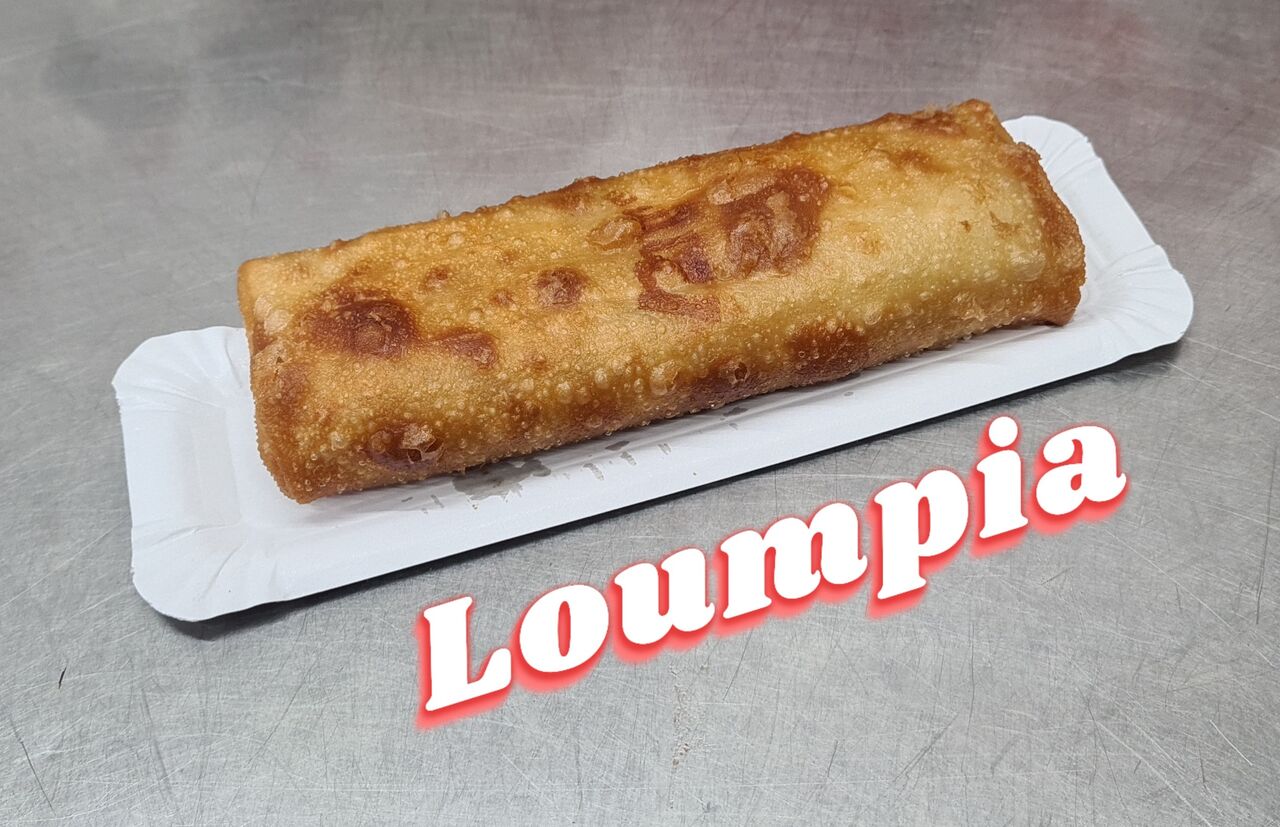 LOUMPIA
Feuille de bric, poulet, poireaux, carottes, germes de haricots blancs et soupçon de piment