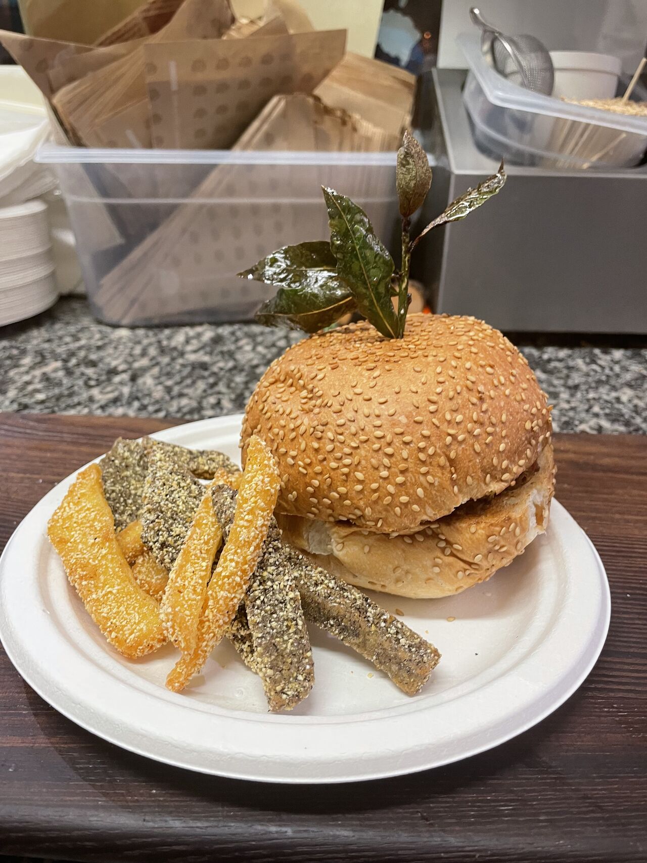 Hamburger di cinghiale. Con polenta