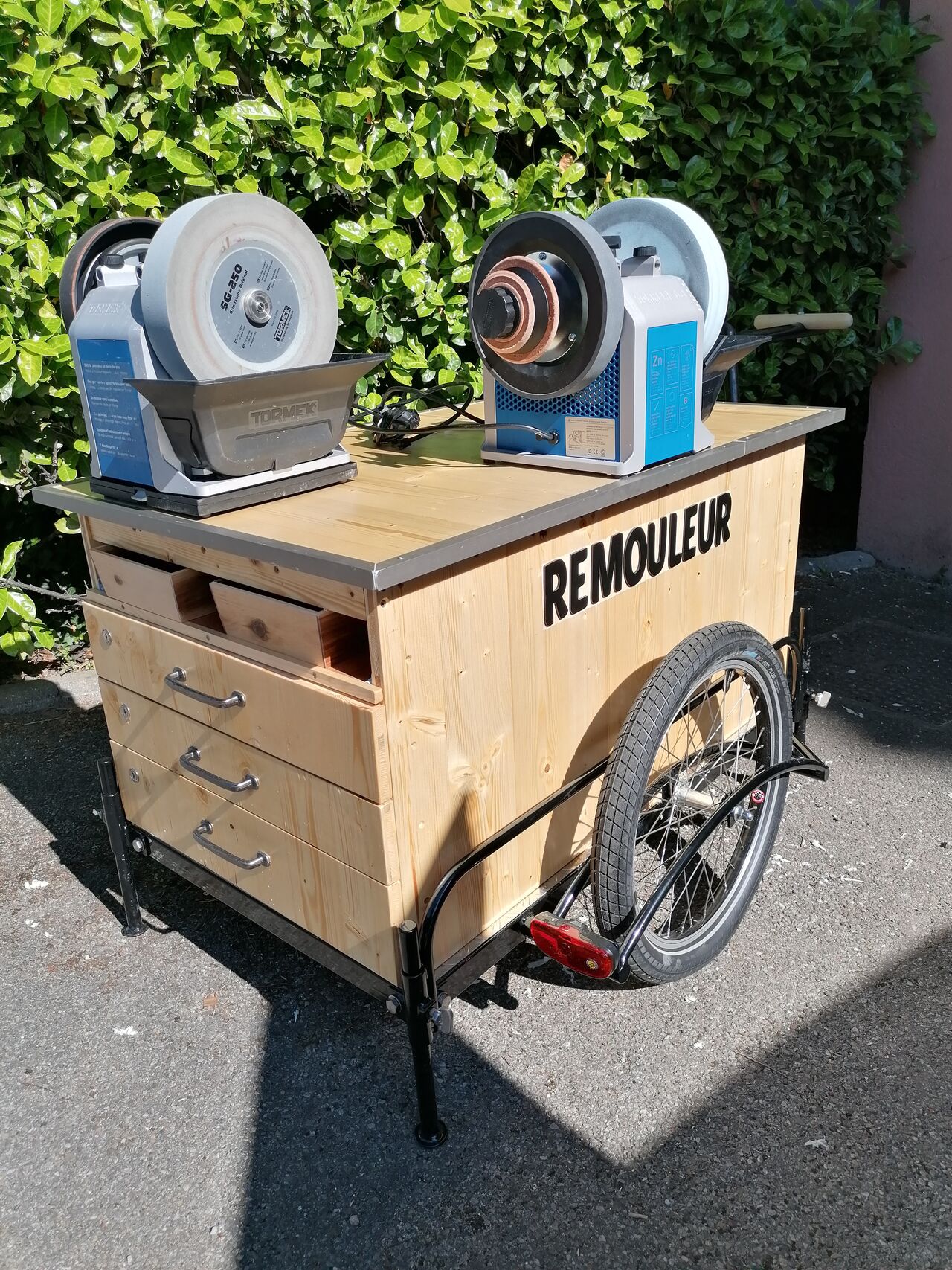 mon atelier mobile ou banc de rémouleur dans l'esprit de nos artisans du passé 