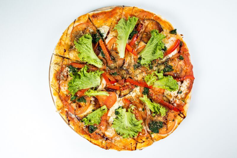 Піца Вегетаріанська ( перець болгарський, баклажан, шпінат, мікс салату, сир моцарелла).