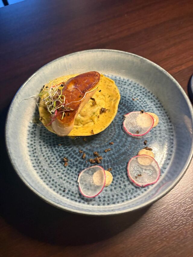 Raviole de queue de boeuf, consommé aux effluves de truffe