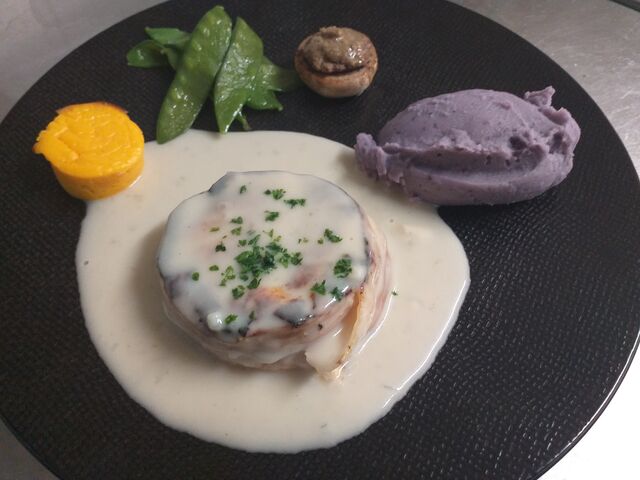 Tournedos de lotte au lard sauce au Champagne