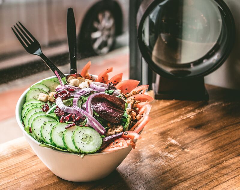 SALADES au choix.
Saumon,poulet,quinoa.
