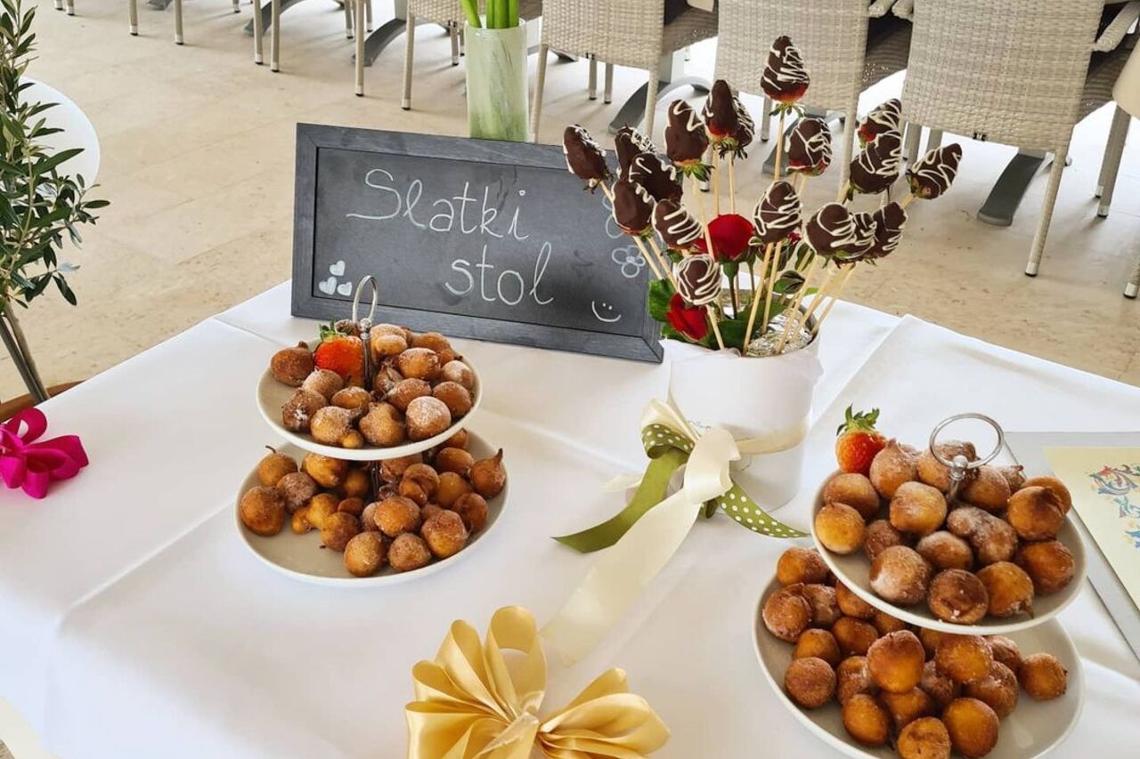 Poslužujemo na svadbama