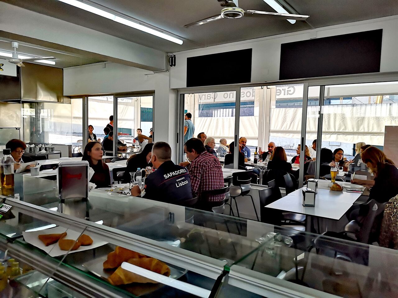 Há muito espaço e vontade de vos receber e servir.