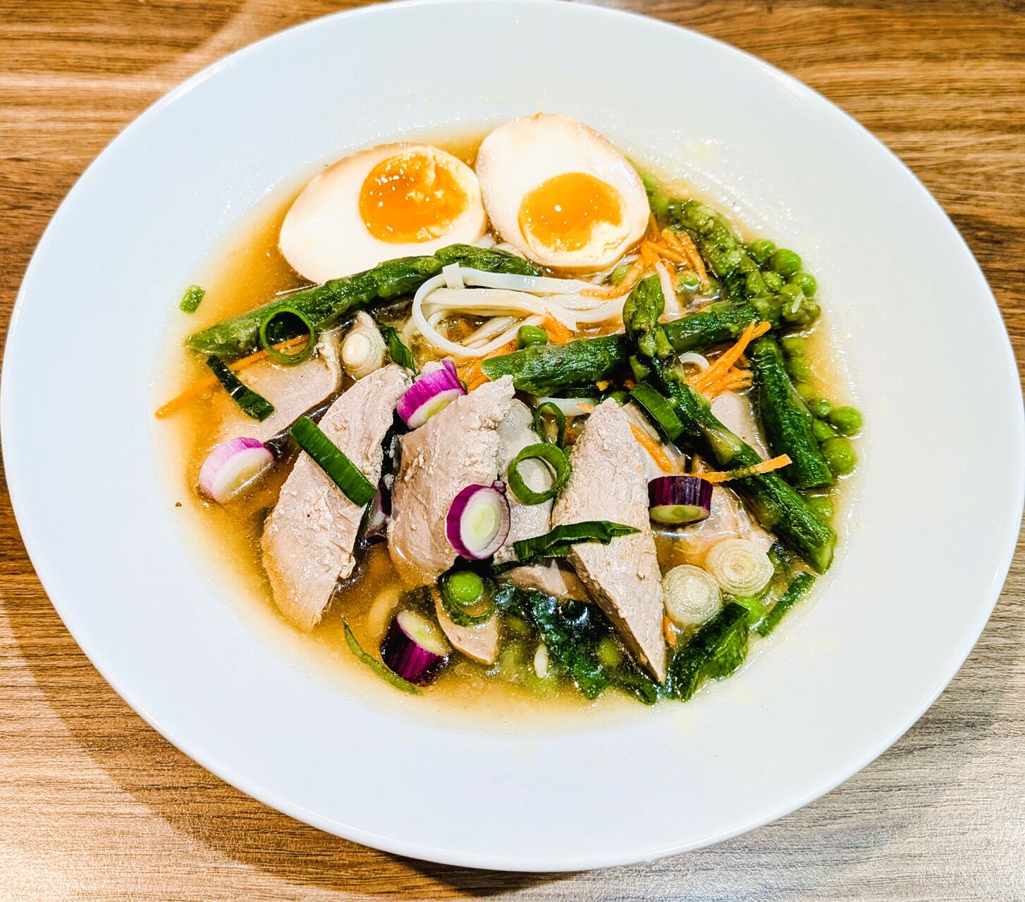 Le mercredi bouillon aux légumes, canard et oeuf mariné au soja 9.50€ à emporter