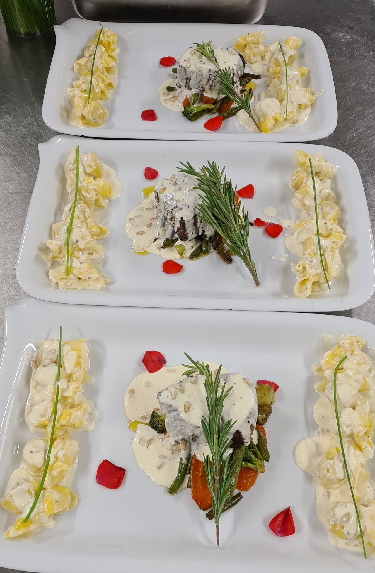 Rinderfilet serviert mit Saccotini 