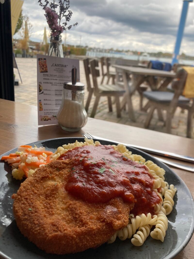 Jägerschnitzel mit Spirelli und Tomatensauce - gabs zum Beispiel am 22.10.25