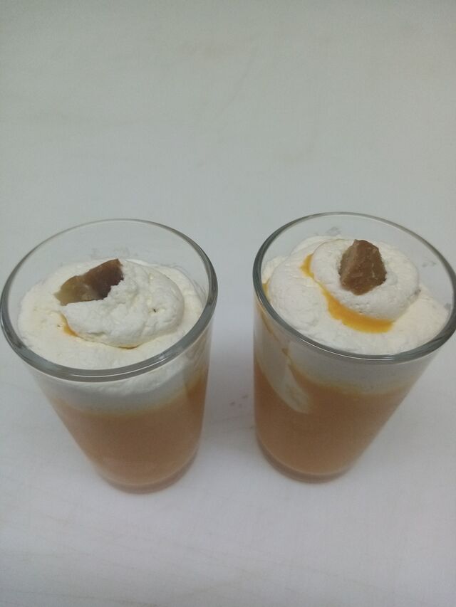 verrine velouté de butternut chantilly aux éclats de marron