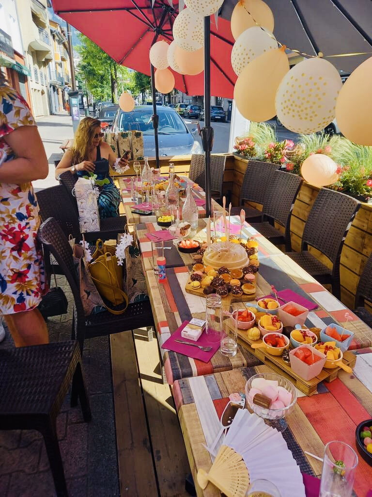 Brunch organisé pour un enterrement de vie de jeune fille, vive la mariée !