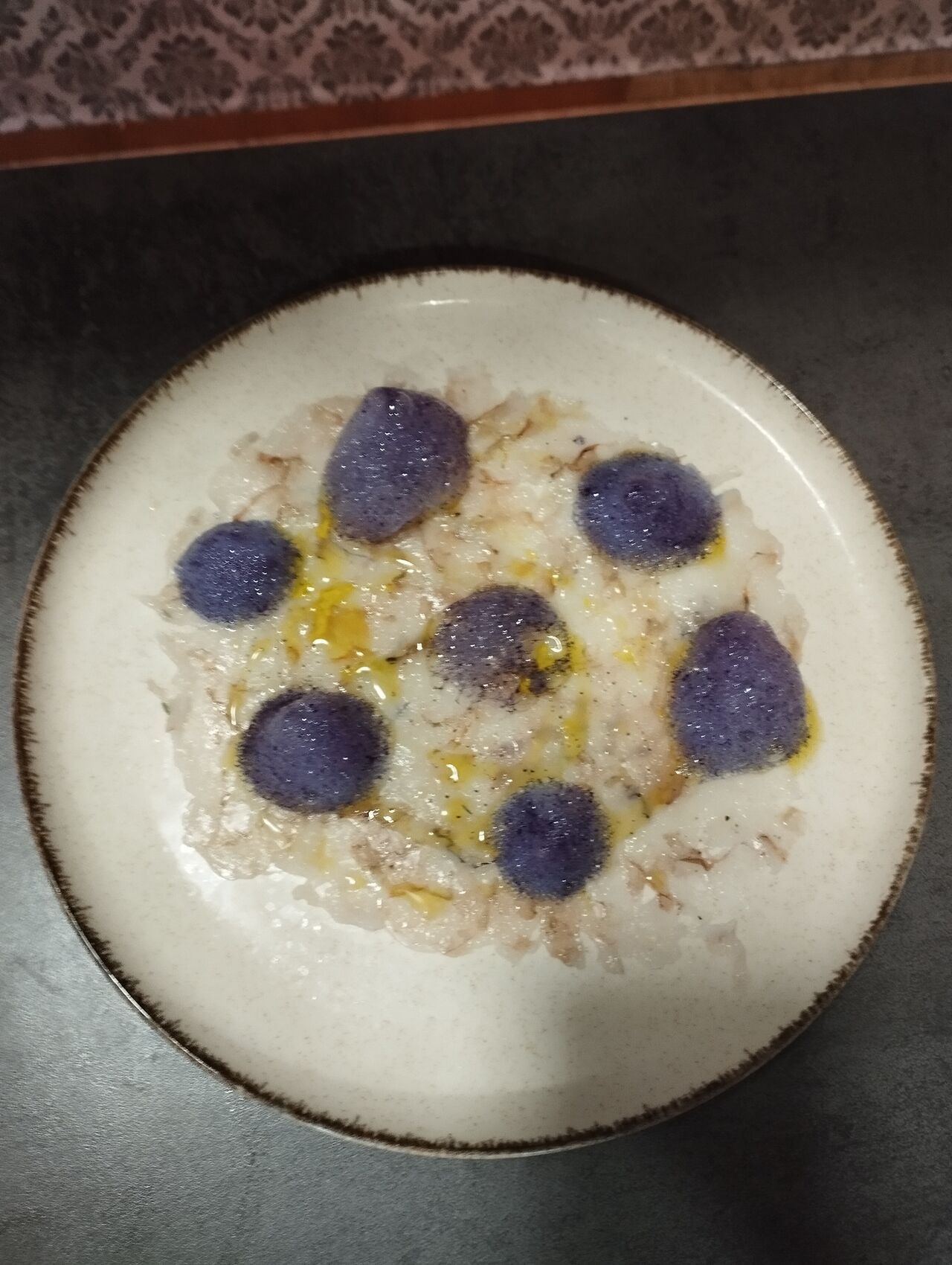 Carpaccio de gambas con limón violeta 