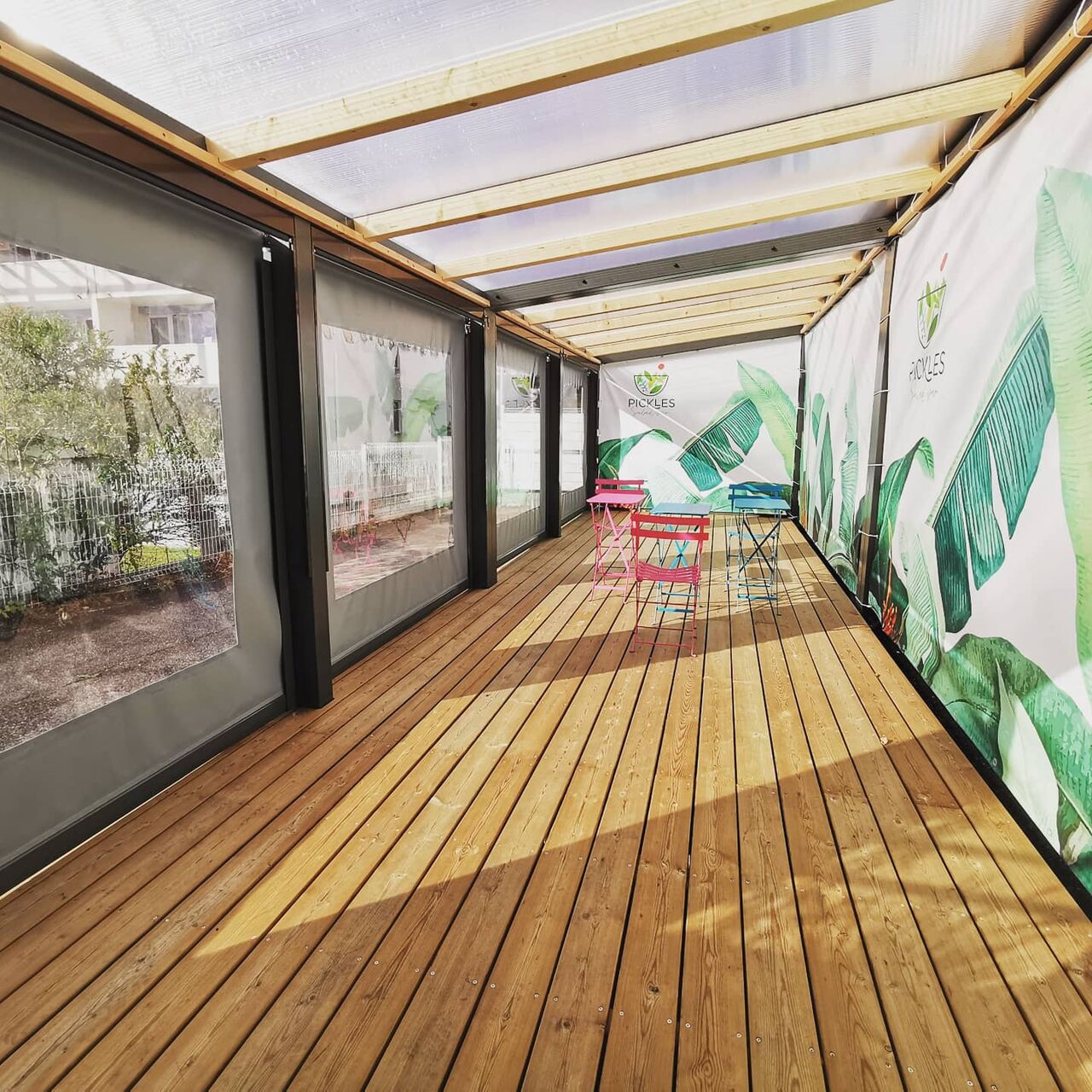La terrasse en version fermée pour l'hiver (avec chauffage pour les jours gris, sinon le soleil réchauffe la véranda)