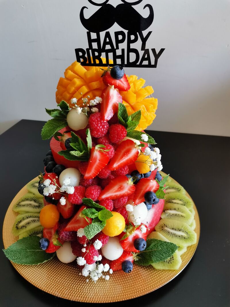 LA PIÈCE MONTÉE Pour 6 personnes : 79€ / 10 personnes : 110€ Création Le jardin des corbeilles