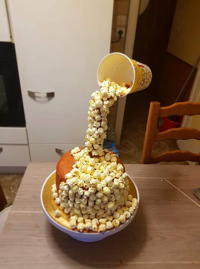 Gravity cakes caramel beurre salé et pop-corn 