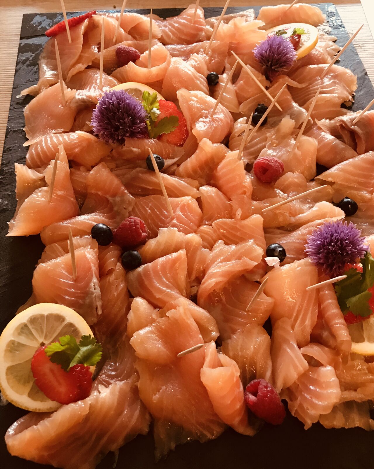 Planche de saumon fumé maison