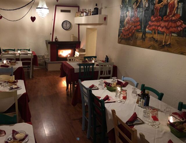 La nostra saletta con camino...