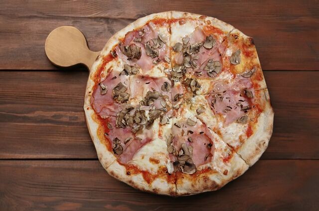 Pizza Prosciutto e funghi 