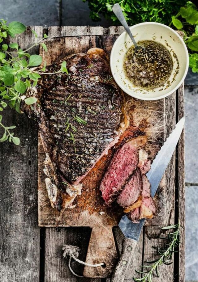 Côte à los take a way voor 2 pers met sausjes en patatjes 