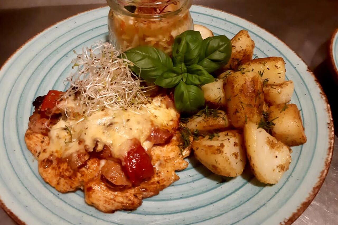 Kotlet z ziemniaczkami