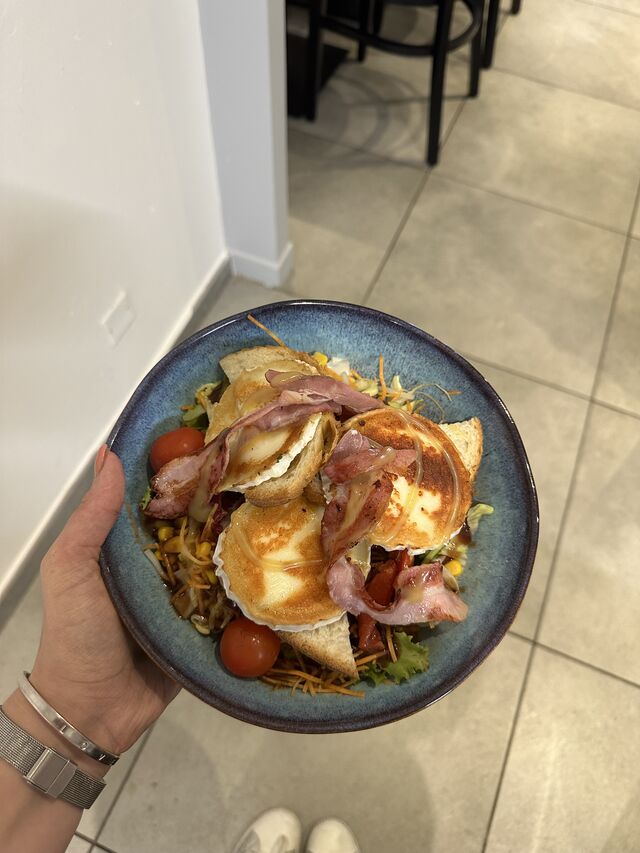 Salade de chèvre chaud 